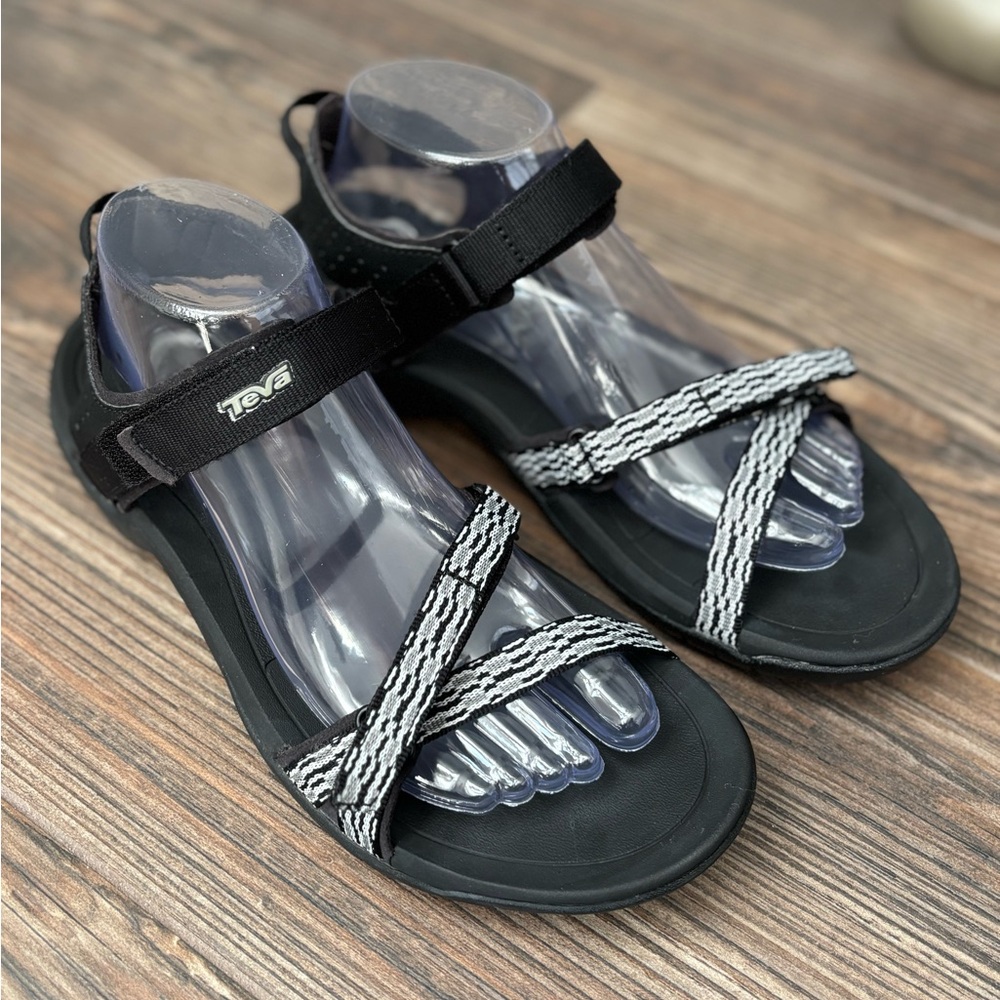 🩶 SOLD 🩶 Teva Women's Verra Black and Gray Strappy Sandals